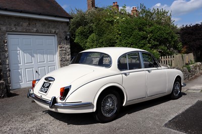 Lot 32 - 1968 Jaguar 240