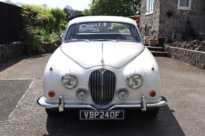 Lot 32 - 1968 Jaguar 240