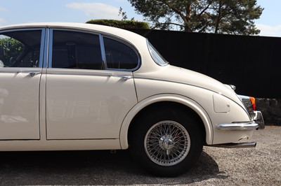 Lot 32 - 1968 Jaguar 240