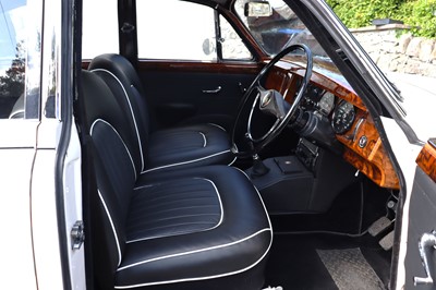 Lot 32 - 1968 Jaguar 240