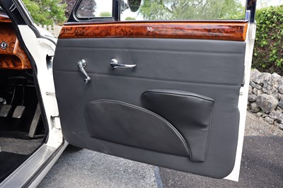 Lot 32 - 1968 Jaguar 240