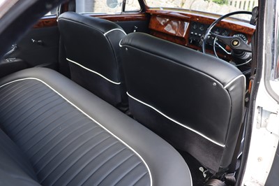 Lot 32 - 1968 Jaguar 240