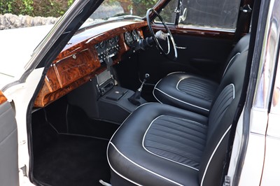Lot 32 - 1968 Jaguar 240