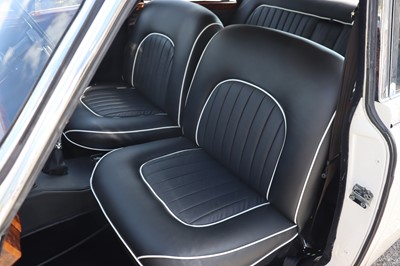 Lot 32 - 1968 Jaguar 240