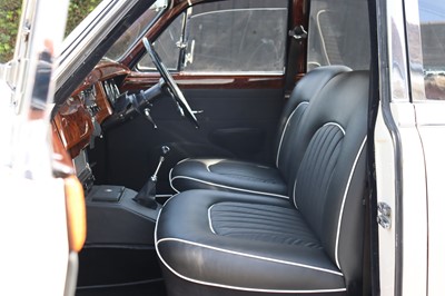 Lot 32 - 1968 Jaguar 240