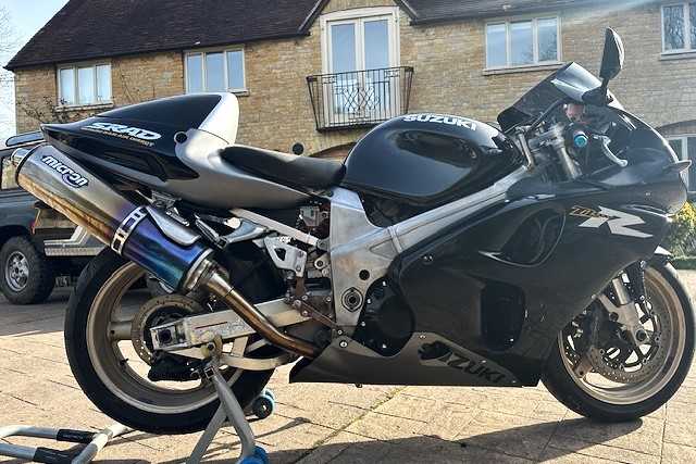 Lot 424 - 1999 Suzuki TL1000R