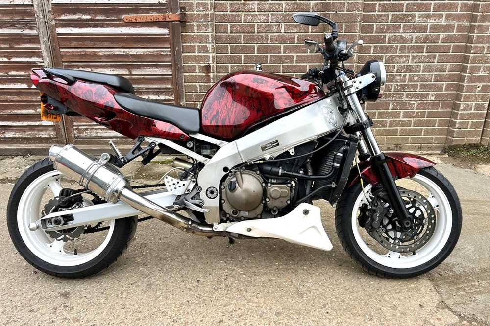 Lot 379 - 1998 Kawasaki ZX-9R Custom