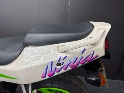 Lot 207 - 1996 Kawasaki ZX6R
