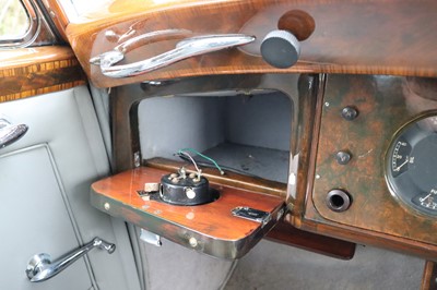 Lot 64 - 1951 Bentley MKVI HJ Mulliner Sports Saloon