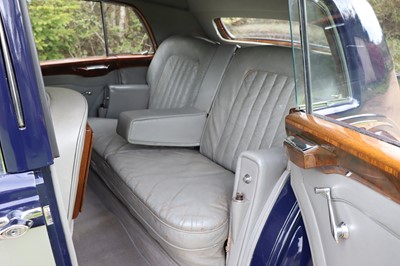 Lot 64 - 1951 Bentley MKVI HJ Mulliner Sports Saloon
