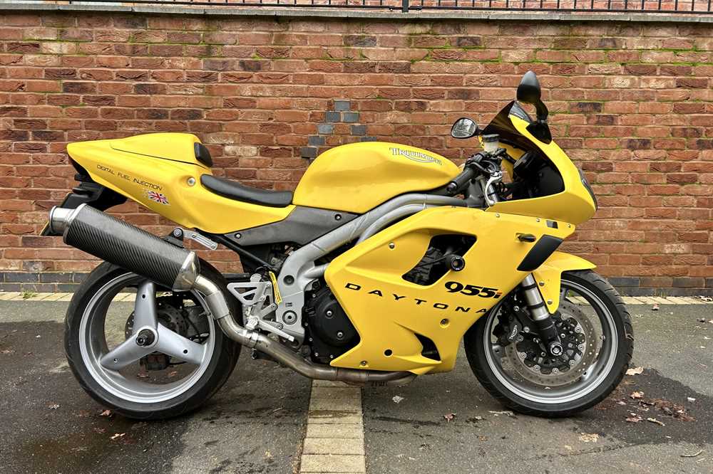Lot 2003 Triumph Daytona 955i