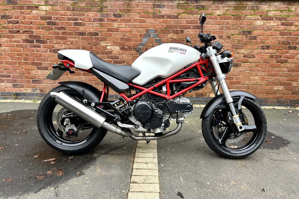 Lot 2000 Ducati Monster 600