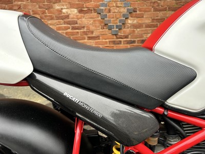 Lot 2000 Ducati Monster 600