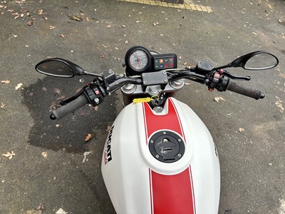 Lot 2000 Ducati Monster 600