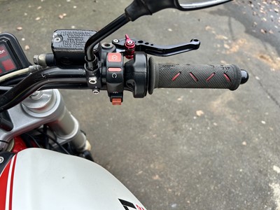 Lot 2000 Ducati Monster 600
