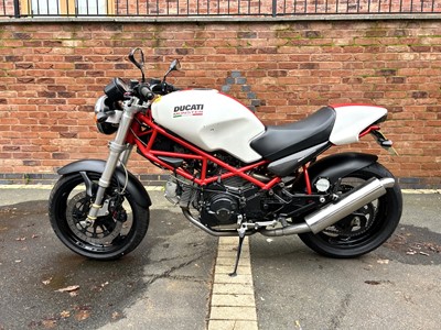 Lot 2000 Ducati Monster 600