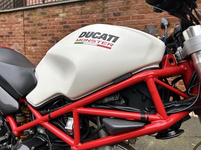 Lot 2000 Ducati Monster 600