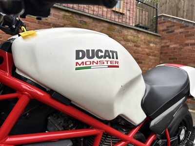 Lot 2000 Ducati Monster 600