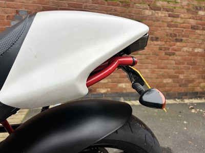 Lot 2000 Ducati Monster 600