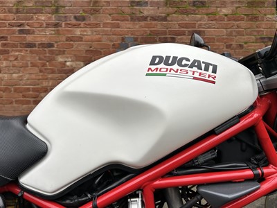 Lot 2000 Ducati Monster 600