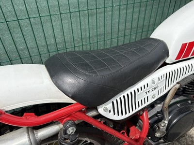Lot c1977 Yamaha TY250