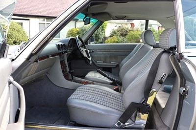 Lot 1986 Mercedes-Benz 300 SL