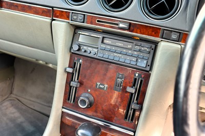 Lot 1986 Mercedes-Benz 300 SL