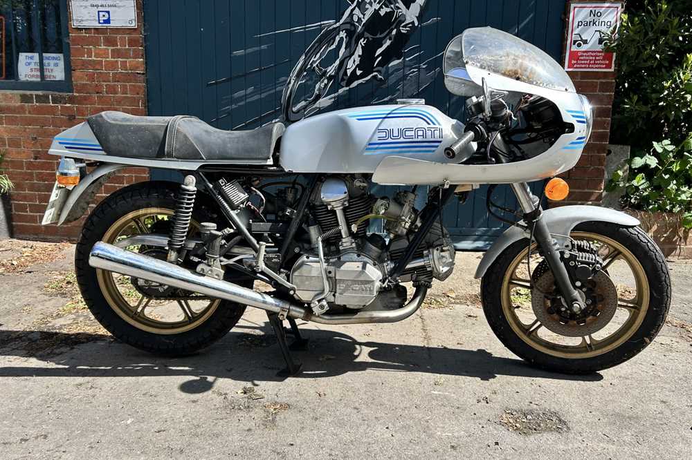 Lot 1982 Ducati 900SS