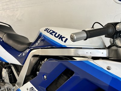Lot 1990 Suzuki GSX-R1100
