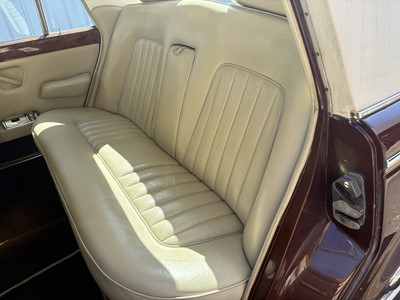 Lot 1977 Bentley T2