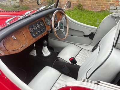 Lot 1987 Morgan Plus 8