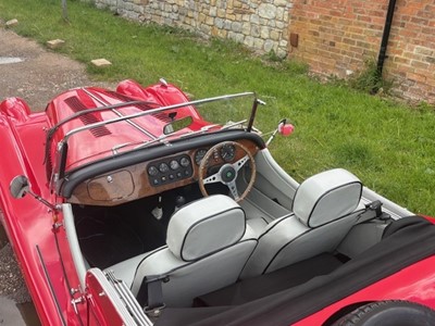 Lot 1987 Morgan Plus 8