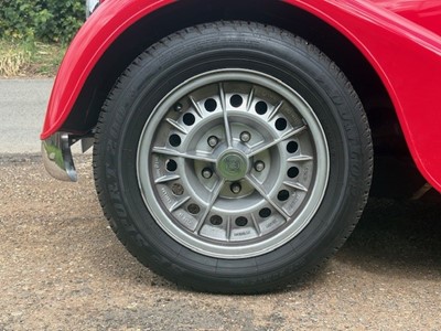 Lot 1987 Morgan Plus 8