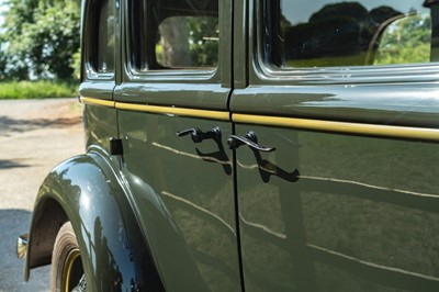 Lot 1933 Graham Model 64 Standard Eight 'Blue Streak' Sedan