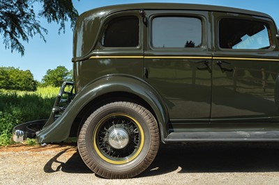 Lot 1933 Graham Model 64 Standard Eight 'Blue Streak' Sedan