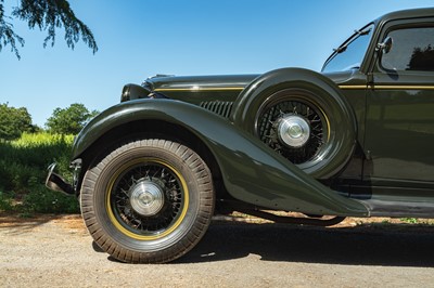 Lot 1933 Graham Model 64 Standard Eight 'Blue Streak' Sedan