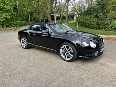 Lot 2013 Bentley Continental GTC V8