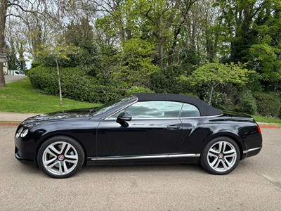 Lot 2013 Bentley Continental GTC V8