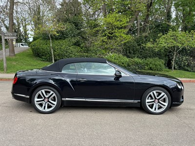 Lot 2013 Bentley Continental GTC V8