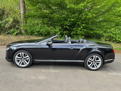 Lot 2013 Bentley Continental GTC V8