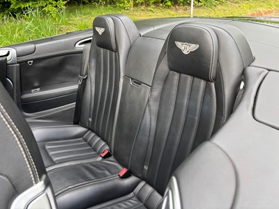 Lot 2013 Bentley Continental GTC V8