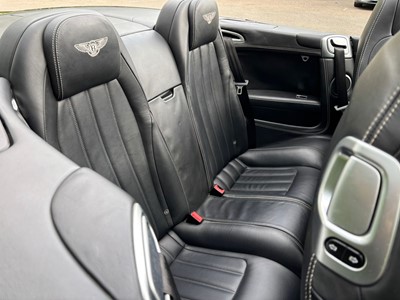 Lot 2013 Bentley Continental GTC V8