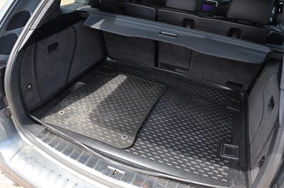 Lot 2003 Porsche Cayenne Turbo