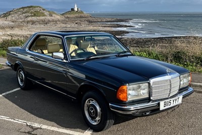 Lot 1985 Mercedes-Benz 230 CE Coupe