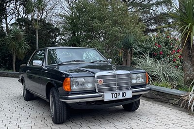 Lot 1985 Mercedes-Benz 230 CE Coupe