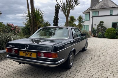 Lot 1985 Mercedes-Benz 230 CE Coupe
