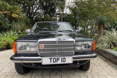 Lot 1985 Mercedes-Benz 230 CE Coupe