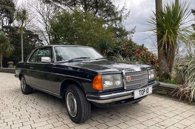 Lot 1985 Mercedes-Benz 230 CE Coupe