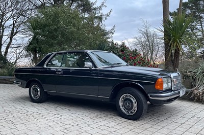 Lot 1985 Mercedes-Benz 230 CE Coupe