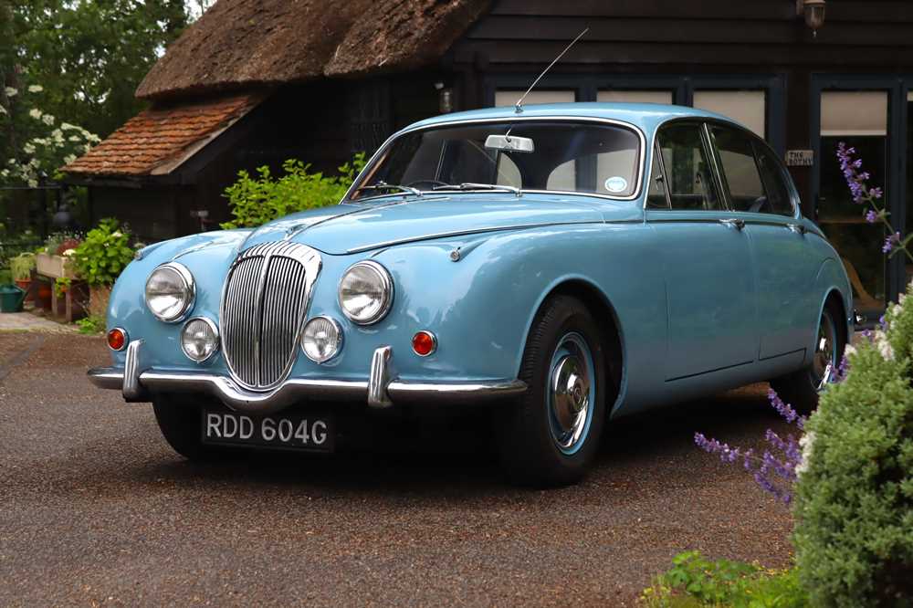 Lot 62 - 1968 Daimler V8 250